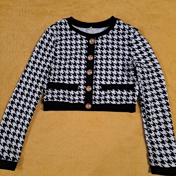 Small girl skirt suit for a 5, 6, or 7  year old (Small Sz11/12y) fits small. - Picture 5 of 9